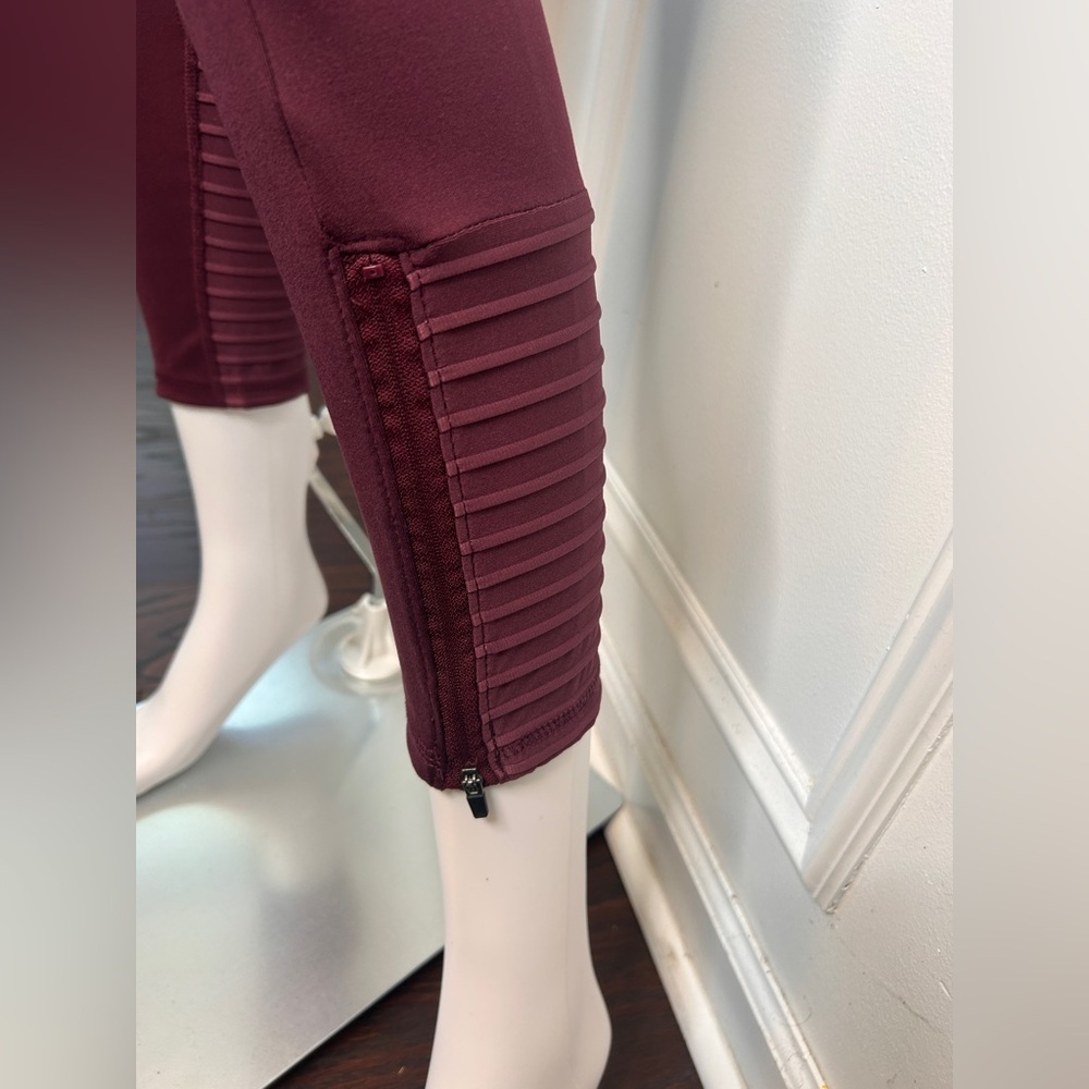 Freely Women’s Leggings, Burgundy /Wine, Large, 7/8 length, Excellent Condition - Picture 2 of 15